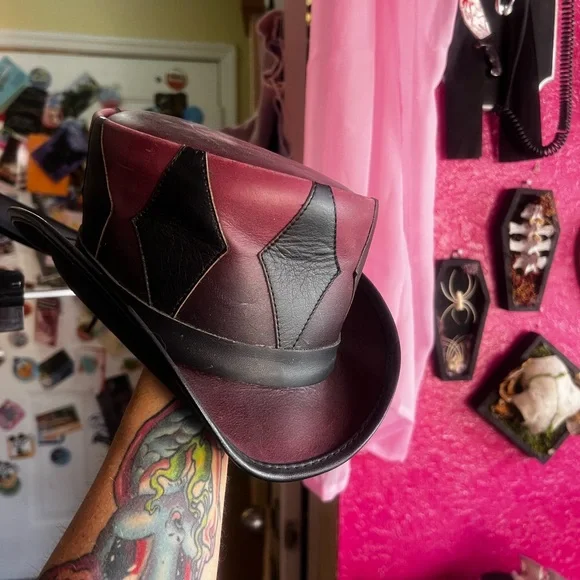 Steampunk hatter M Quinn - Picture 6 of 11